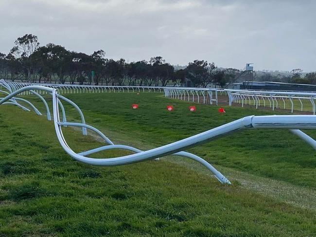 Heavy rain, strong winds lash SA