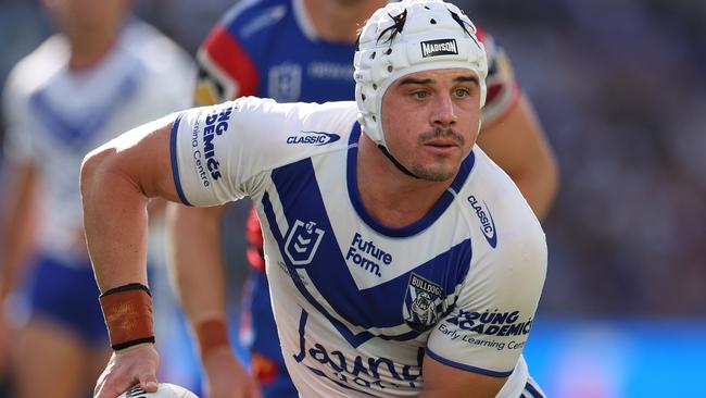 SYDNEY, AUSTRALIA - APRIL 21: Reed Mahoney of the Bulldogs passes the ball during the round seven NRL match between Canterbury Bulldogs and Newcastle Knights at Accor Stadium, on April 21, 2024, in Sydney, Australia. (Photo by Mark Kolbe/Getty Images)