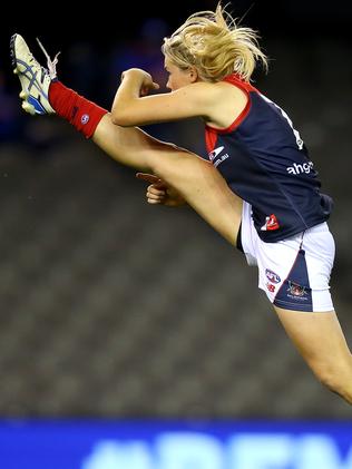 Tayla Harris and her unique kicking style.