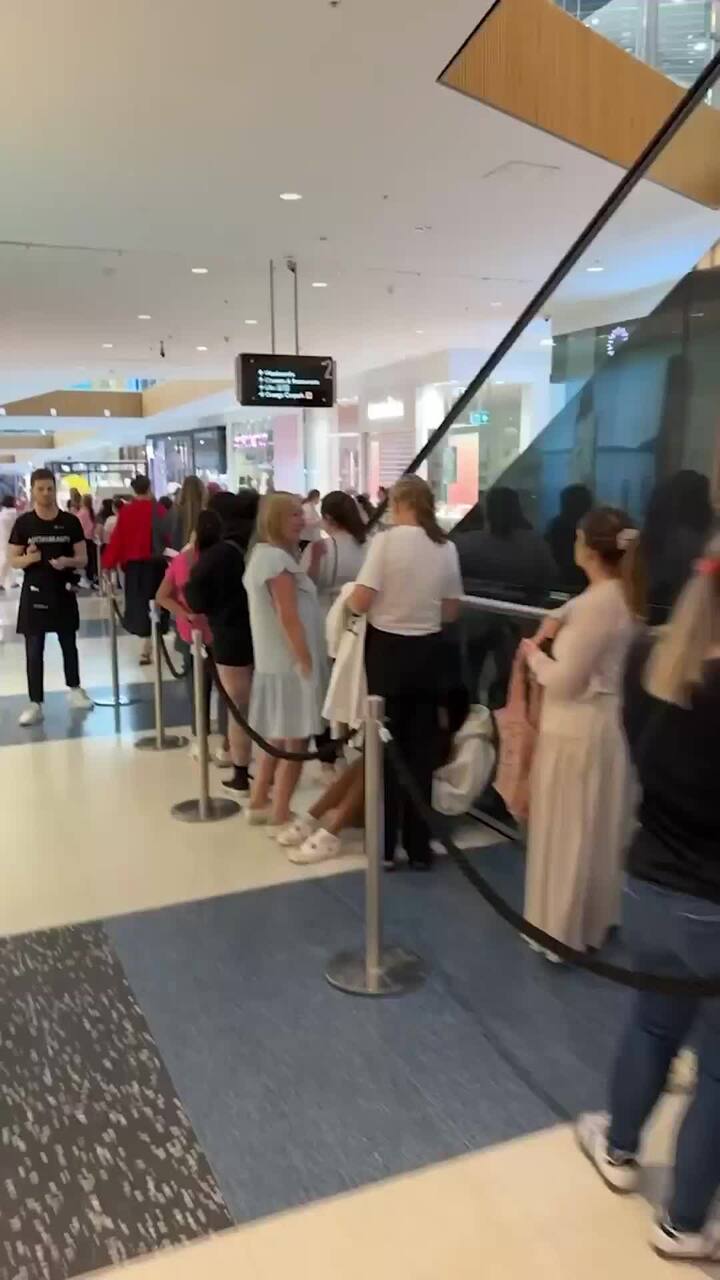 Huge line for new Aussie store in trendy Melbourne suburb