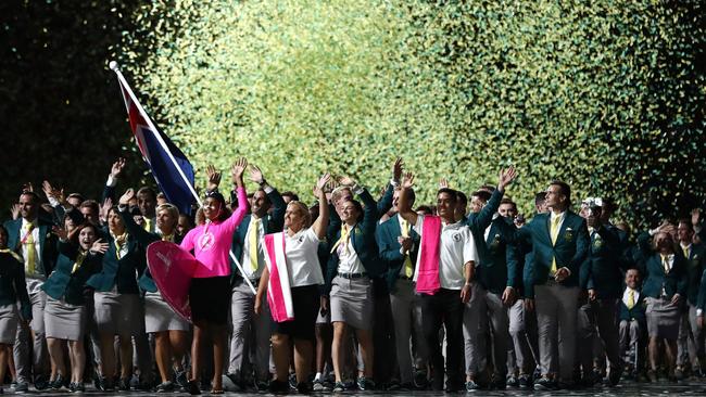 Mark Knowles, flag bearer of Australia arrives with the Australia team during the Opening Ceremony for the Gold Coast 2018. (Photo by Ryan Pierse/Getty Images)