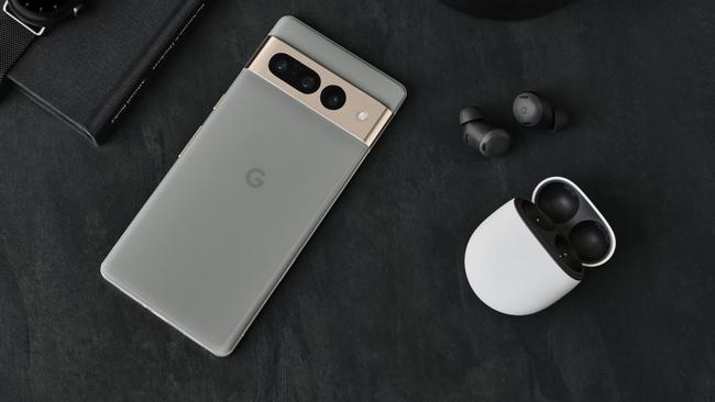 Google's newest mobile, the Pixel 7 Pro.