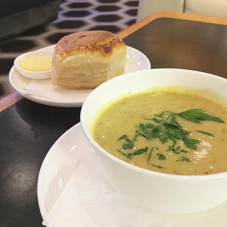 The most requested Qantas dish is this zucchini and basil soup topped with parmesan. Picture: Instagram/b1290