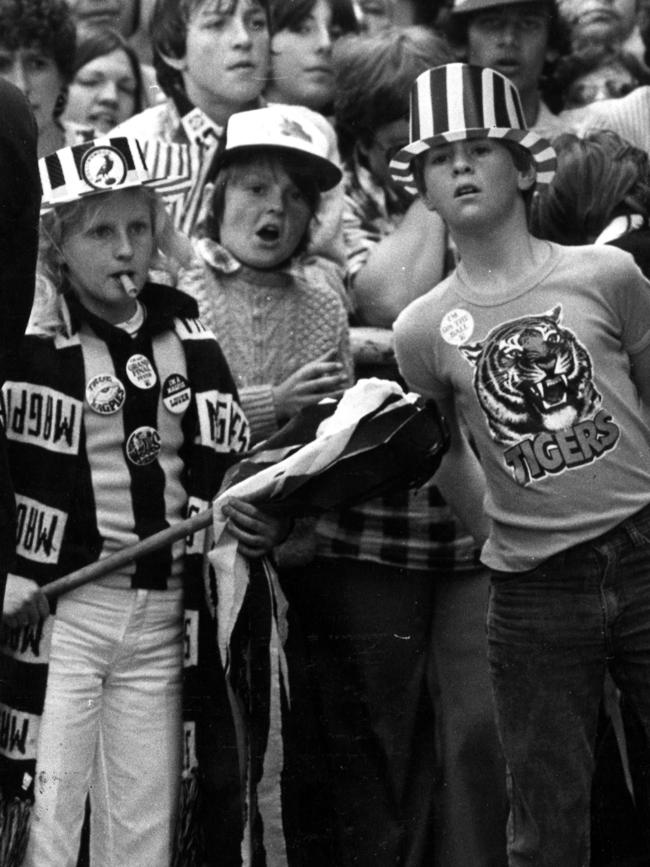 Collingwood and Richmond fans at the 1980 Grand Final parade.