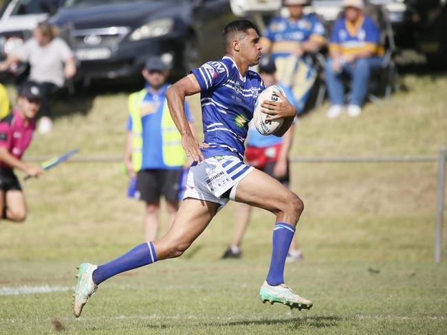 Narellan’s Tyrone Harding in full flight before for he pulled up lame. Picture: Warren Gannon Photography