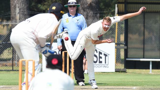 Bonbeach paceman Daniel Mueller. Picture: Josie Hayden