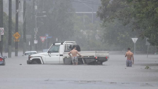 Locals evacuating from Victoria st Wilston, in Brisbane’s inner-north. Picture: Annette Dew