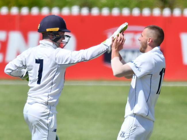 ADELAIDE, AUSTRALIA - OCTOBER 09: Sam Harper and Fergus O'Neill of the Bushrangers celebrate the wicket of Alex Carey of the Redbacks caught behind during the Sheffield Shield match between South Australia and Victoria at Karen Rolton Oval, on October 09, 2022, in Adelaide, Australia. (Photo by Mark Brake/Getty Images)