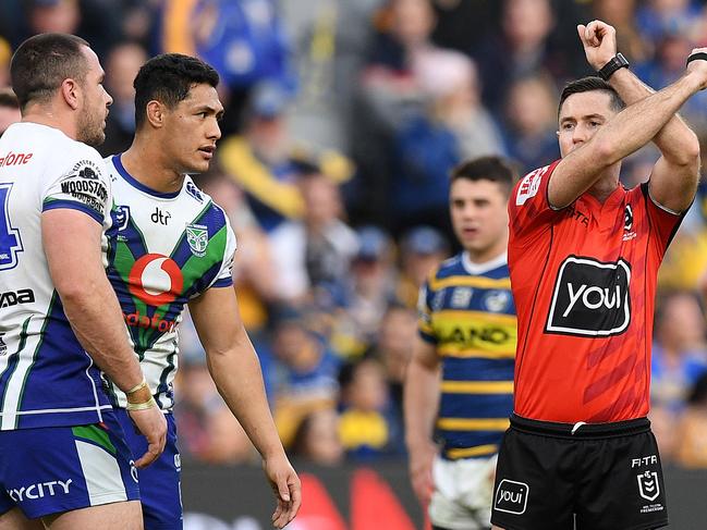 Lachlan Burr of the Warriors (left) is placed on report during the Round 19 NRL match between the Parramatta Eels and the New Zealand Warriors at Bankwest Stadium in Sydney, Saturday, July 27, 2019. (AAP Image/Dan Himbrechts) NO ARCHIVING, EDITORIAL USE ONLY