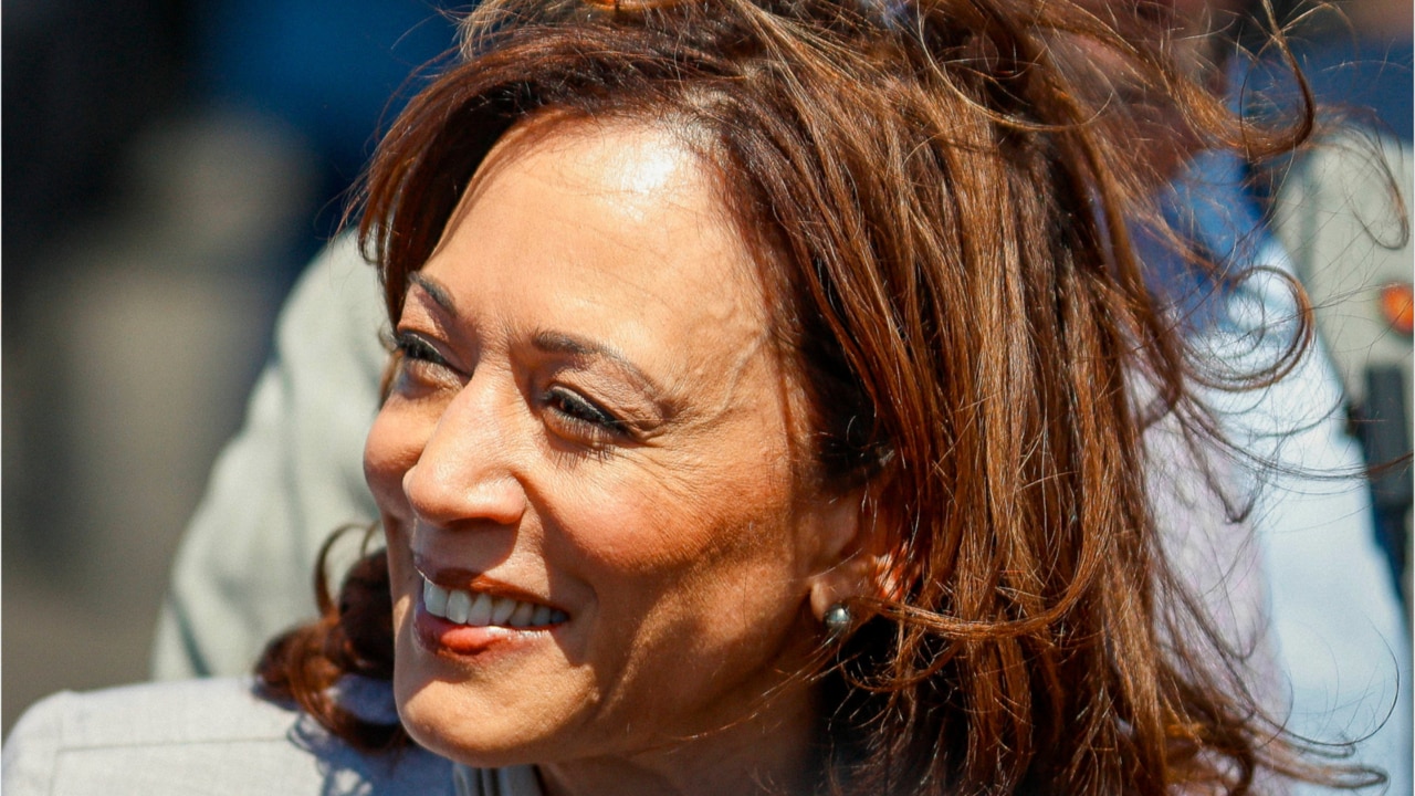 Kamala Harris trolled online after clapping to song protesting her ...