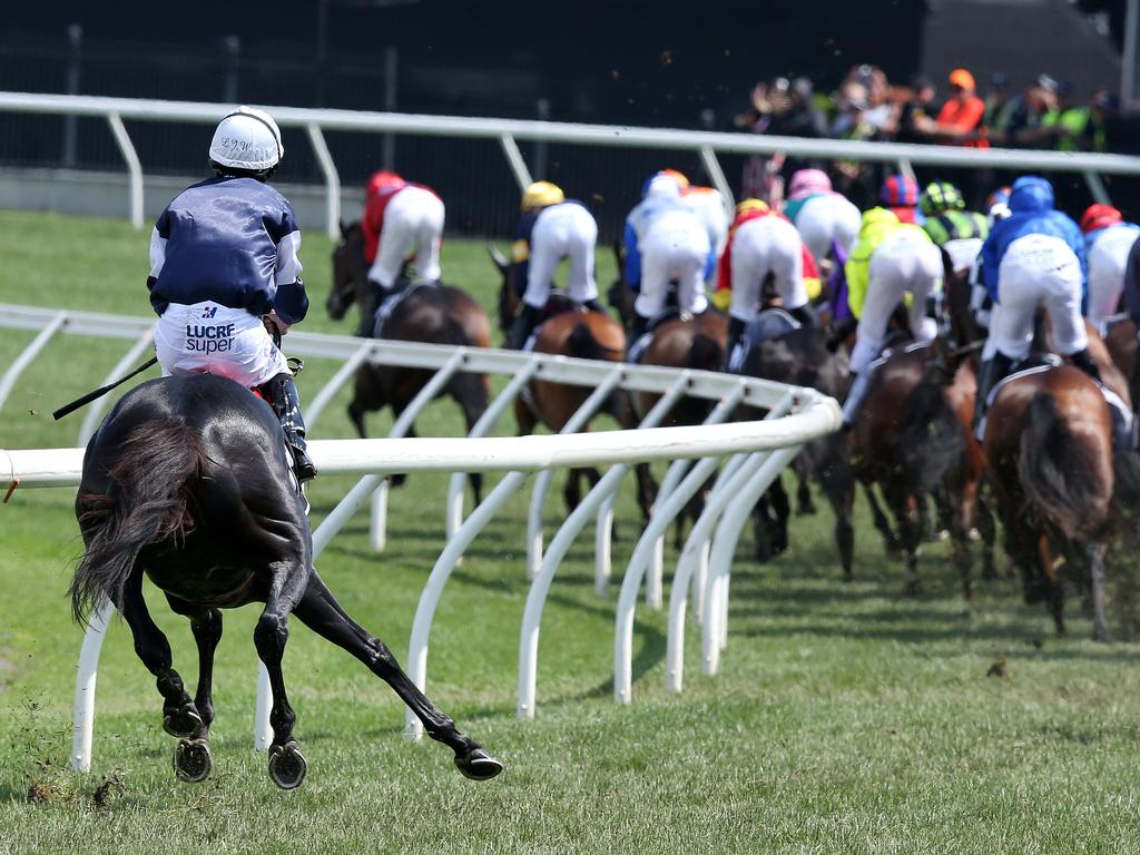 Melbourne Cup runner Cliffsofmoher dies, history of race horse deaths