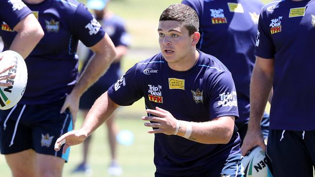 Ash Taylor training with the Titans.