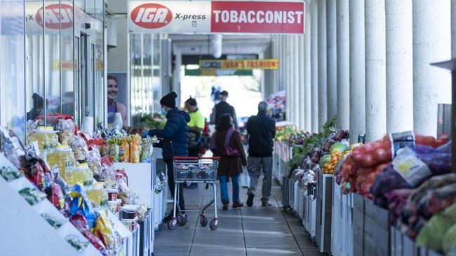 Foodbank Australia is warning 50 per cent of Australian households could experience some level of difficulty getting enough healthy food by the end of 2023. Picture: Martin Ollman / NCA NewsWire