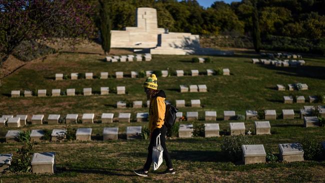 An Australian woman visits shrapnel valley cemetery during a ceremony marking Anzac Day in Gallipoli on April 25, 2017 AFP / Ozan Kose