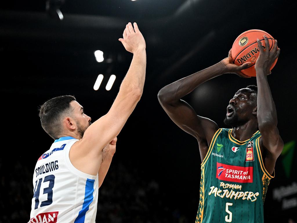 Majok Deng shoots. Picture: Steve Bell/Getty Images