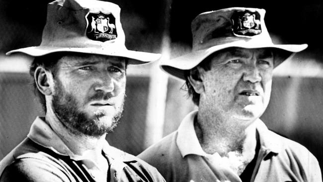 Australian cricket captain Allan Border (L) with coach Bob Simpson in Sydney in 01/87 (1987).