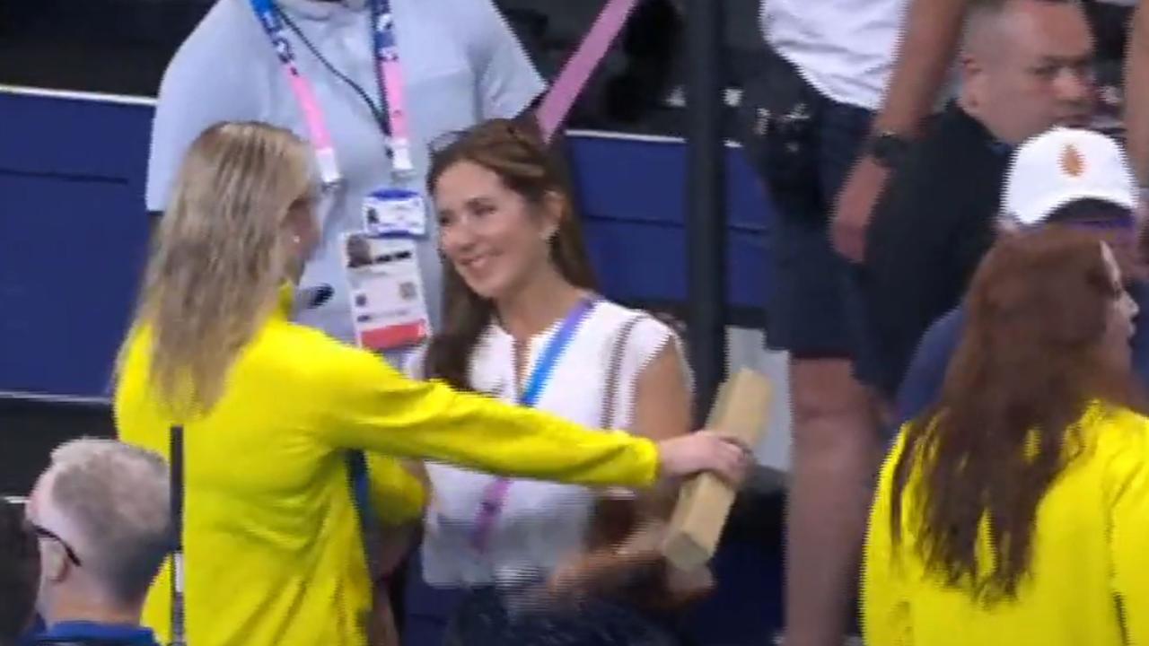 Special Tassie Moment: Queen Of Pool Ariarne Titmus Embraced By Queen ...