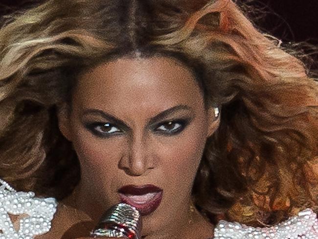 RIO DE JANEIRO, BRAZIL - SEPTEMBER 13: Singer Beyonce performs on stage during a concert in the Rock in Rio Festival on September 13, 2013 in Rio de Janeiro, Brazil. (Photo by Buda Mendes/Getty Images)