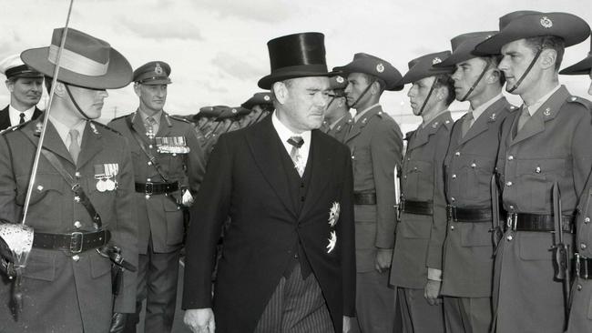 Sir Paul Hasluck inspects the G.O.C of Northern Command.