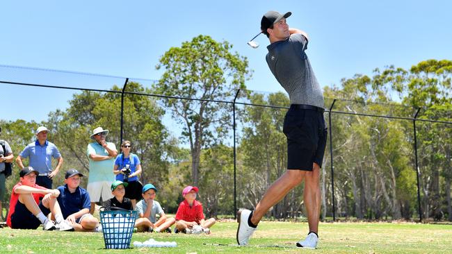 Professional golfer Adam Scott at Caloundra Golf Course holds a short clinic with interested children.  Photo: John McCutcheon / Sunshine Coast Daily