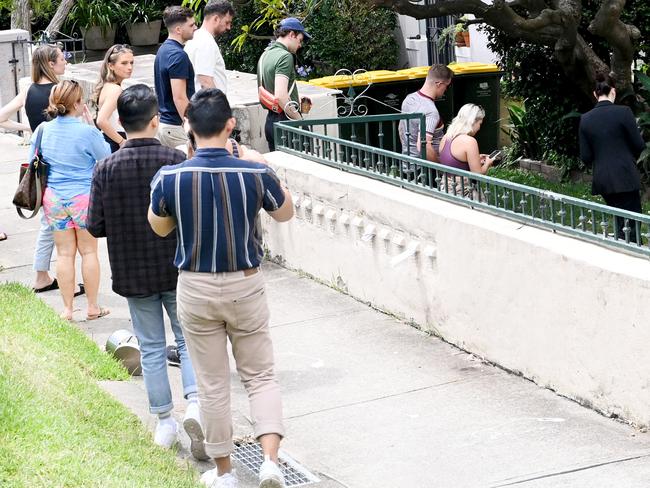 SYDNEY, AUSTRALIA - NewsWire Photos December 10, 2022: Hopeful Sydney-siders checking out the Sydney rental market in the Eastern Suburbs. Picture: NCA NewsWire / Jeremy Piper