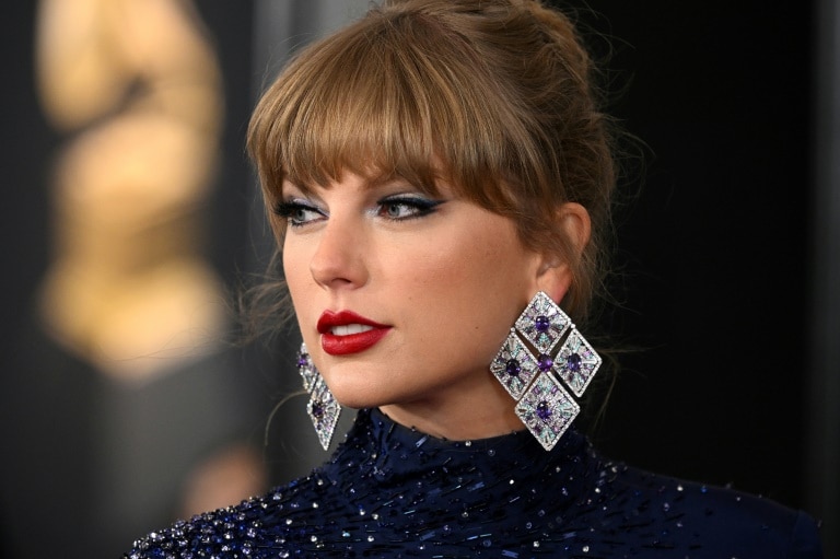 Taylor Swift buys back rights to her old music