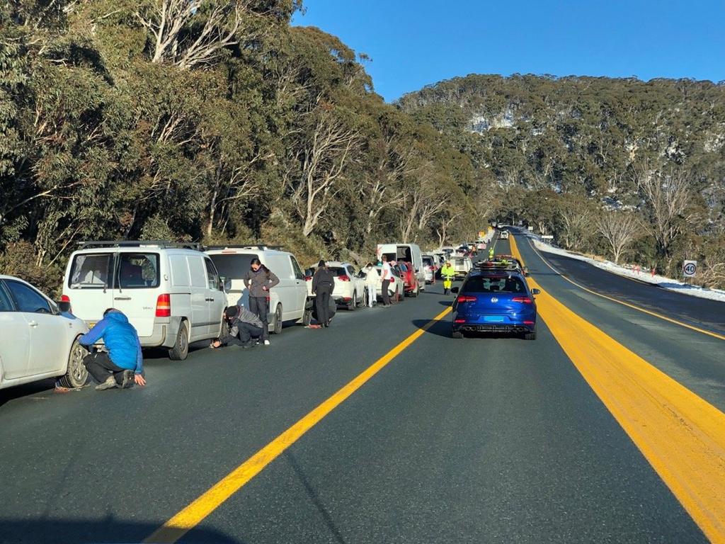 Huge 5m Waves Hit Sydney Beaches, Snow Traffic Chaos Continues 