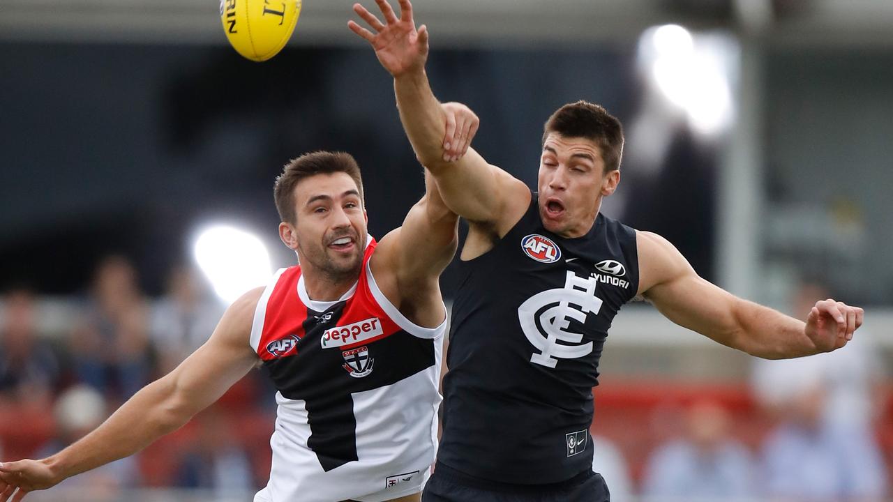 MELBOURNE, AUSTRALIA - FEBRUARY 28: Matthew Kreuzer of the Blues and Billy Longer of the Saints compete for the ball during the AFL 2018 JLT Community Series match between the Carlton Blues and the St Kilda Saints at Ikon Park on February 28, 2018 in Melbourne, Australia. (Photo by Michael Willson/AFL Media/Getty Images)