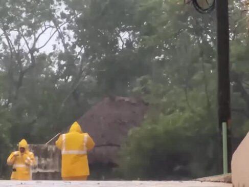 Hurricane Beryl lashes Mexican coast