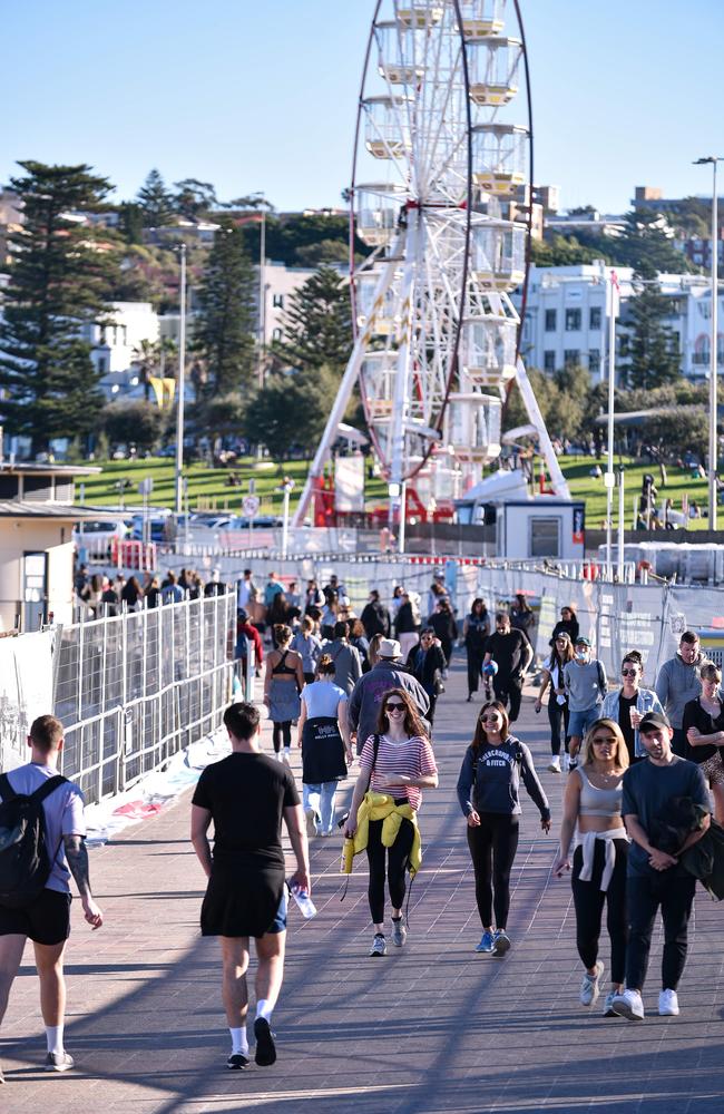 Crowds at Bondi Beach. Picture: Flavio Brancaleone