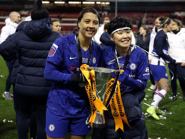 NOTTINGHAM, ENGLAND - FEBRUARY 29: Sam Kerr and Ji So-yun of Chelsea celebrate with the trophy following the FA Women's Continental League Cup Final Chelsea FC Women and Arsenal FC Women at City Ground on February 29, 2020 in Nottingham, England. (Photo by Catherine Ivill/Getty Images)