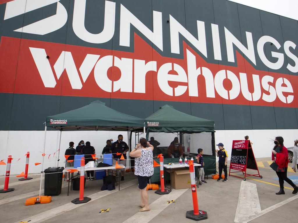 Bunnings workers will be spared a COVID pay cut. Picture: NCA NewsWire / David Geraghty