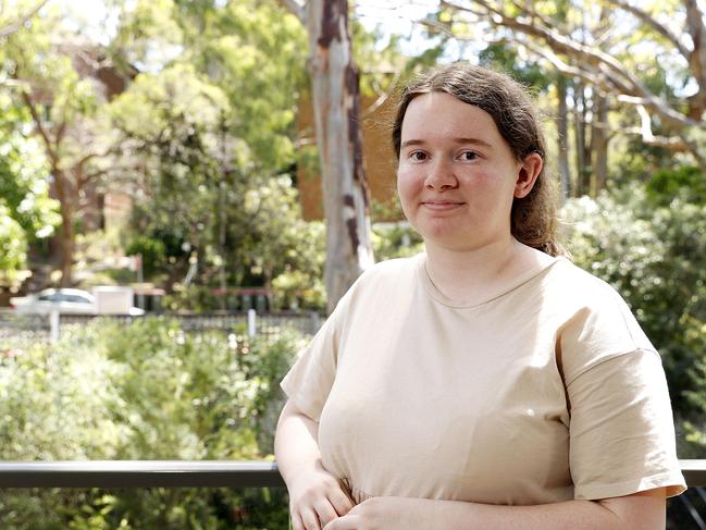 WEEKEND TELEGRAPHS SPECIAL. FEBRUARY 10, 2022.ÃPLEASE CONTACT WEEKEND PIC EDITOR JEFF DARMANIN BEFORE PUBLISHING.Pictured at home in Macquarie Park today is young renter Emily Thompson, 22, who is concerned rising rents will make it even harder to find a decent place to live. Picture: Tim Hunter.