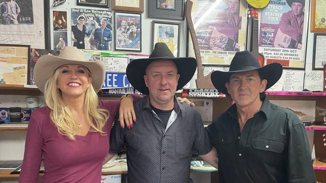 Lee Kernaghan, right, with his wife Robyn McKelvie anmd Troy Hofmeier.