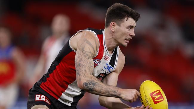 MELBOURNE, AUSTRALIA - AUGUST 04:  Josh Battle of the Saints handballs during the round 21 AFL match between St Kilda Saints and Brisbane Lions at Marvel Stadium, on August 04, 2024, in Melbourne, Australia. (Photo by Darrian Traynor/Getty Images)