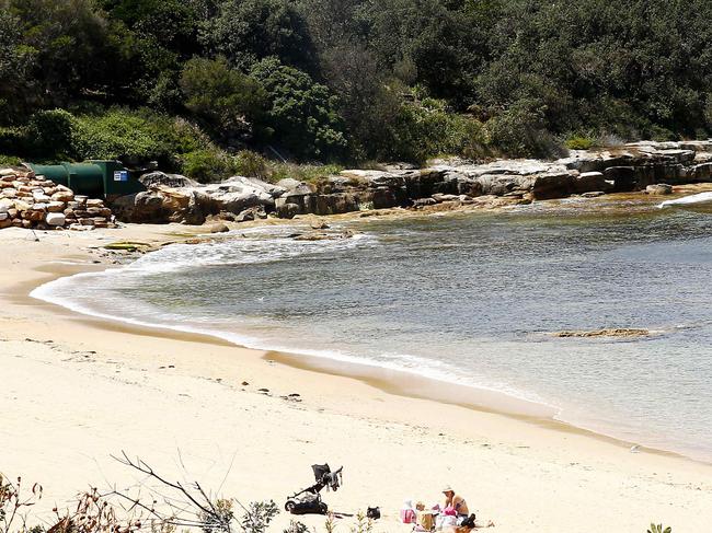 FOR SOUTHERN COURIER. Malabar Bay. There are around 100 dead fish in and around Malabar beach pool. Picture: John Appleyard