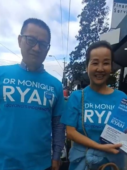 Chinese volunteers wearing shirts promoting Kooyong teal MP Monique Ryan.