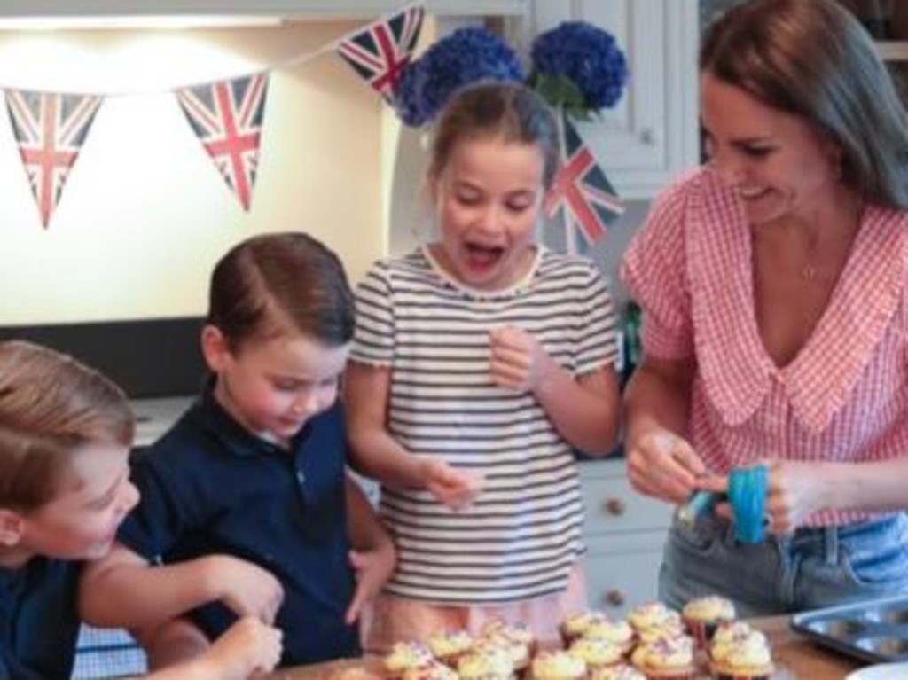 Now that’s how to celebrate! With some cupcakes.