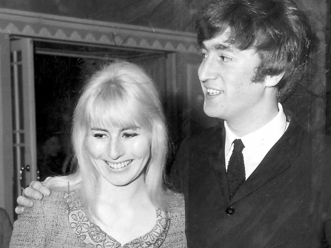 Undated : Beatles singer John Lennon with his wife Cynthia at luncheon at Dorchester Hotel for the publication of John's book |In His Own Write|. 23/04/64.