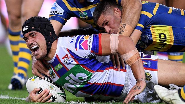 Sione Mata'utia of the Knights scores a try during the Round 13 NRL match between the Parramatta Eels and the Newcastle Knights at ANZ Stadium in Sydney, Saturday, June 2, 2018. (AAP Image/Dan Himbrechts) NO ARCHIVING, EDITORIAL USE ONLY