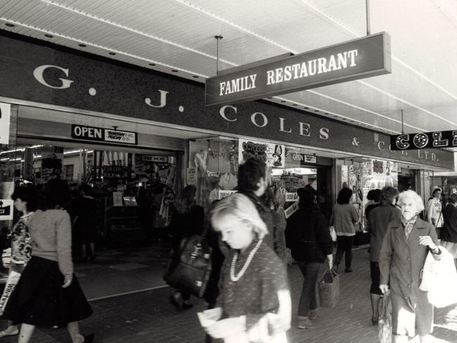 1985. The entrance to the Coles department store in the Bourke Street Mall in 1985. Picture: HWT Library