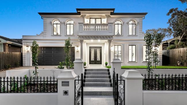 Street appeal of 34 Glen Tower Drive, Glen Waverley.