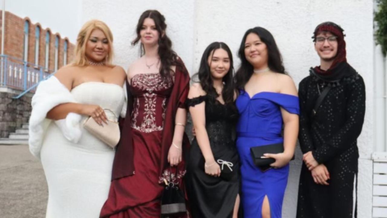 It was the Wow factor! Glitter and gowns! Year 12 students from Browns Plains State High celebrated the end of secondary school with a formal dinner at The Greek Club in Brisbane.