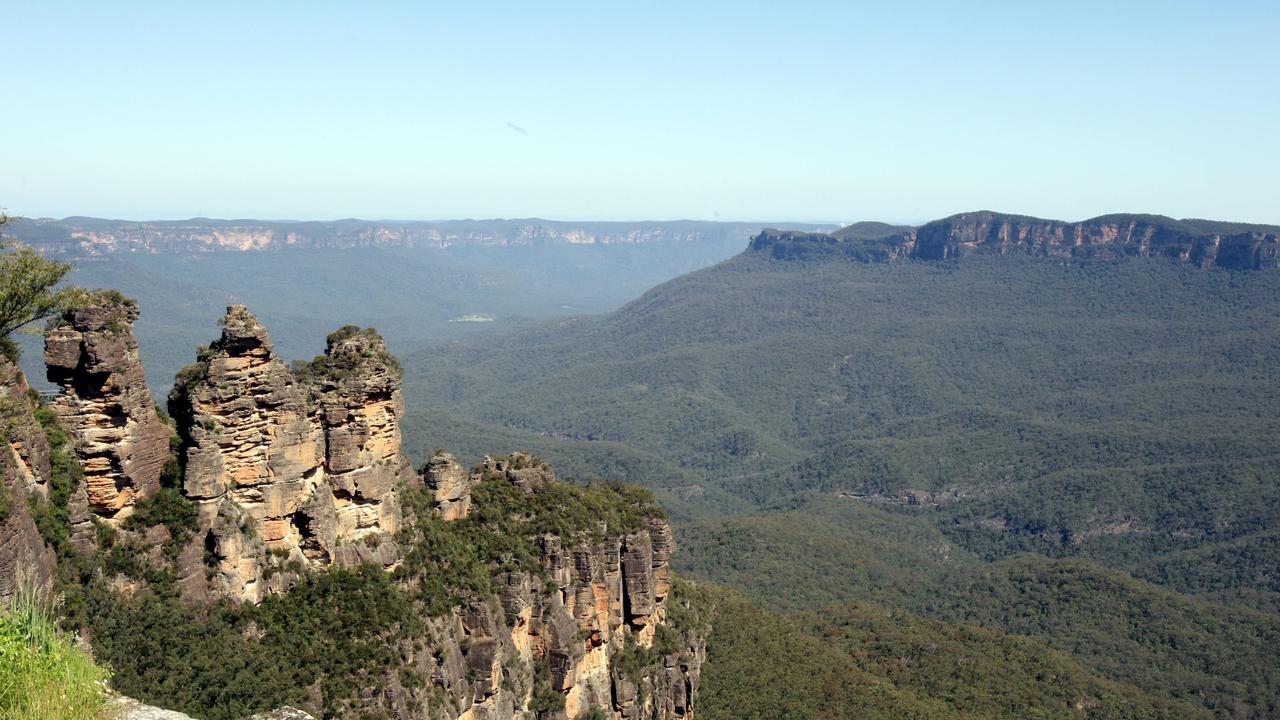 A woman fell to her death in the Blue Moutains at the weekend.