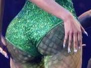 Nicki Minaj’s butt steals show