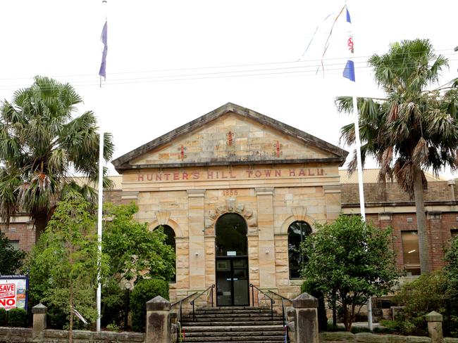 Hunters Hill Council is ready to approve a big rates increase at an extraordinary meeting on Wednesday.