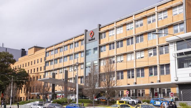 Ten active cases are linked to the Alfred Hospital cluster. Picture: NCA NewsWire/Wayne Taylor