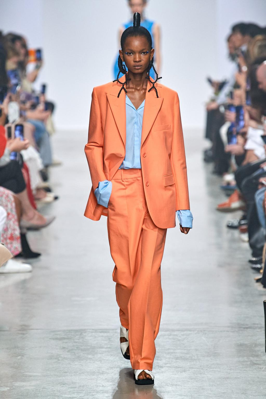 Bra -Top Trend / Spring 2020 Outfits  2020 fashion trends, Fashion show,  Ready to wear