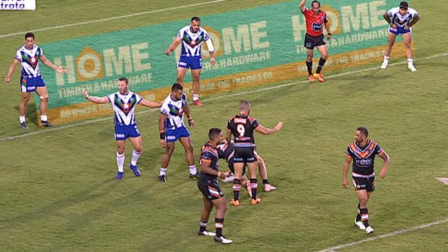 Warriors half Blake Green flipped the bird to a sideline official in the loss to the Tigers.