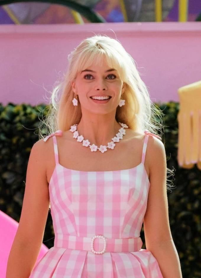 How To Get Margot Robbie s Barbie Bangs Vogue Australia